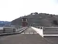 天端は道になっており歩くことができる（2013年4月）