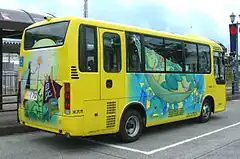 「アタゴオル」のキャラクターが描かれた、米沢市市民バス「ヨネザアド号」の車両