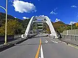 左岸側橋詰より望む。