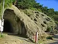 横穴群と軍需工場出入口
