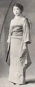 おはしょりを斜めに作った実業家令嬢(1920年)
