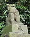 一の鳥居前の狛犬（右・阿形）