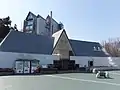 遊園地西駅時代の駅舎（2016年3月）