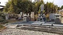 湯之根墓地