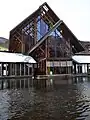 歌仙堂と鏡池。