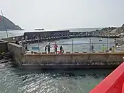 白山島橋から見た由良海洋つり堀