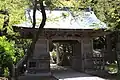 随身門参道の左右に左大臣・右大臣像。