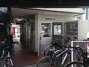 駅出入口(2016年7月、駐輪場の奥にある)