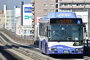 高架の専用路を走行するゆとりーとライン(ナゴヤドーム前矢田駅付近 2021年12月24日)