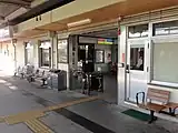 駅ホームから改札口を望む(2016年)