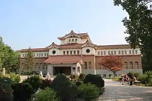 帝冠様式が特徴の樺太庁博物館（三代目。現サハリン州立ユジノサハリンスク郷土史博物館）建物全景