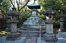 第六代家宣、同夫人の宝塔（2019年（令和元年）11月撮影）