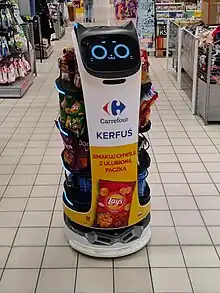 ポーランドのカルフールで働くBellaBot