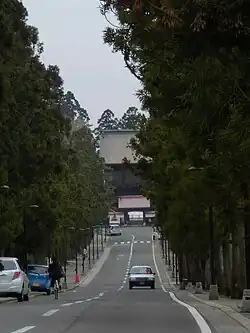 禅林街曹洞宗に属する33の寺院が一本の通りに密集している。