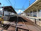 ホーム(2020年8月、踏切から)