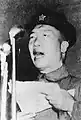 昆明で演説する周保中（1950年）