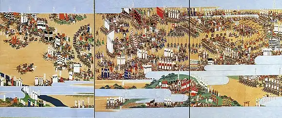 関ヶ原合戦図屏風(徳川美術館蔵)より徳川家康本隊を抜粋。中央部に酒井家次の備を挟み、鉄砲隊・旗・槍隊・騎馬隊などで構成された徳川家康本陣備とそれを守る各武将の備が確認できる。