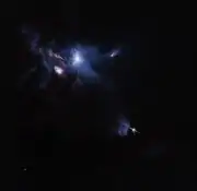 おうし座分子雲領域の広範囲の画像。おうし座HL星は、左上中央の明るい青色の部分に覆われている。