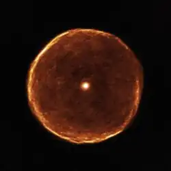 アルマ望遠鏡がとらえたポンプ座U星を取り囲むガス殻の詳細な構造。出典: ALMA (ESO / NAOJ / NRAO) / F. Kerschbaum